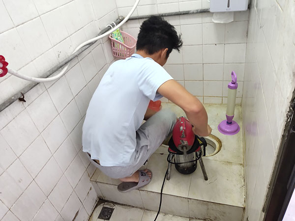 永修管道堵塞冒臭气 专业师傅现场解决问题
