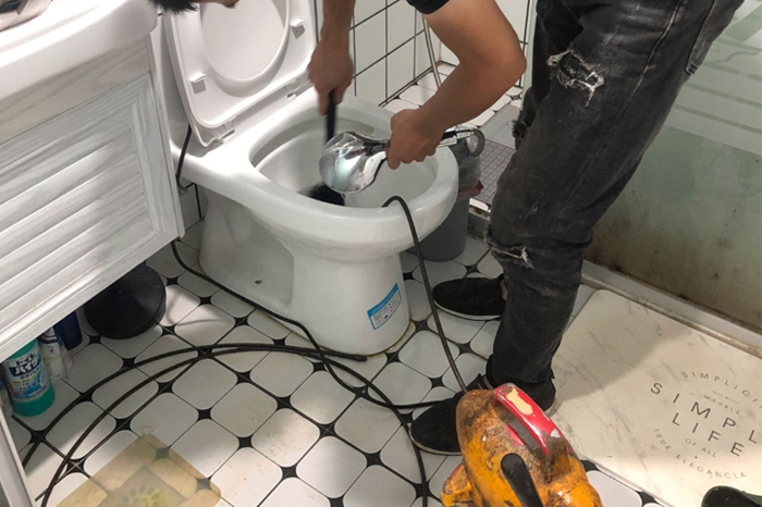 永修马桶堵塞自己疏通还是找师傅？专业上门服务让你省时更省心